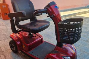 Scooter eletrrico a 4 ruote per mobilità ridotta.