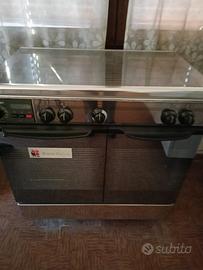 Cucina a gas con forno elettrico