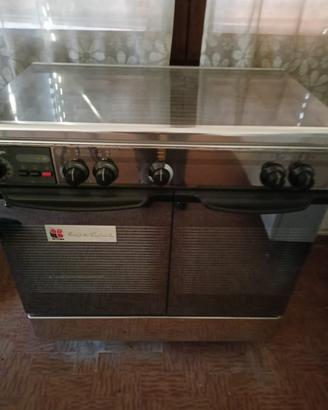 Cucina a gas con forno elettrico