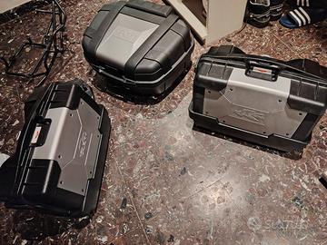 set bauletti Kappa con supporti per aggangiarli