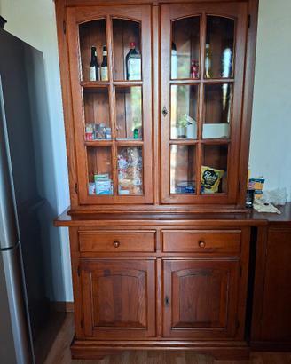 Crendenza in legno con vetrina.