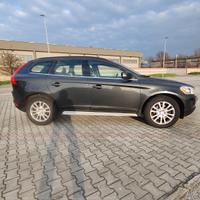 VOLVO XC60 D5 CON GANCIO TRAINO A SCOMPARSA 