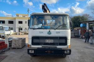 Iveco 130 con gru bonfiglioli
