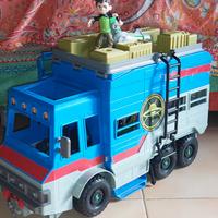 Camion Ben Ten con personaggi