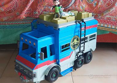 Camion Ben Ten con personaggi