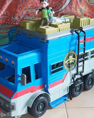Camion Ben Ten con personaggi
