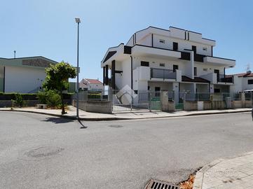 VILLA A SCHIERA A POLICORO
