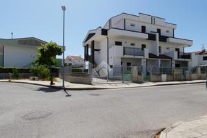 VILLA A SCHIERA A POLICORO