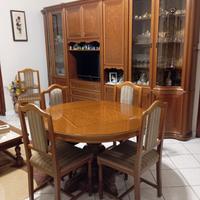 Sala in legno massello e finiture  in mogano