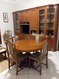 Sala in legno massello e finiture  in mogano