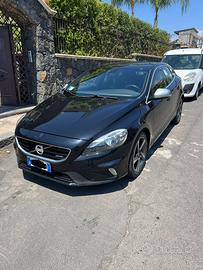 Volvo v40 d2 R-design