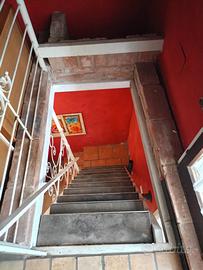 Casa arredata con soppalco