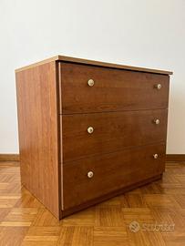 Cassettiera in legno a tre cassetti