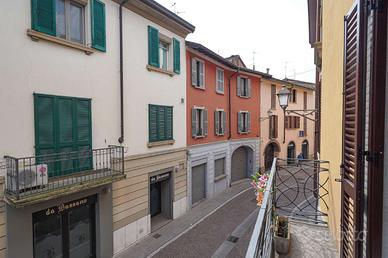 PORZIONE DI CASA SU DUE LIVELLI CON BOX SINGOLO A