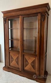 Vetrina in noce arte povera