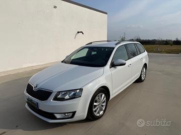 Skoda Octavia 1.6 TDI CR 110 CV DSG Wagon Executiv