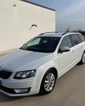 Skoda Octavia 1.6 TDI CR 110 CV DSG Wagon Executiv