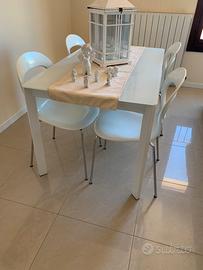 Tavolo in vetro e acciaio bianco