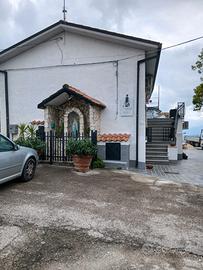 Locali con camere, bagni e cucina