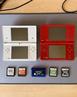 2 Nintendo DSi bianco e rosso + 5 giochi Pokémon