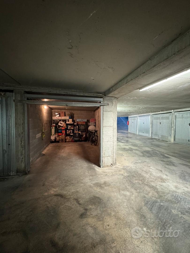 Garage in centro storico - Corso Benedetto Cairoli - Garage e box In ...