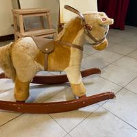 Cavallo a dondolo