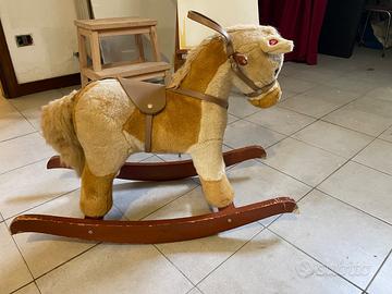 Cavallo a dondolo