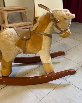 Cavallo a dondolo