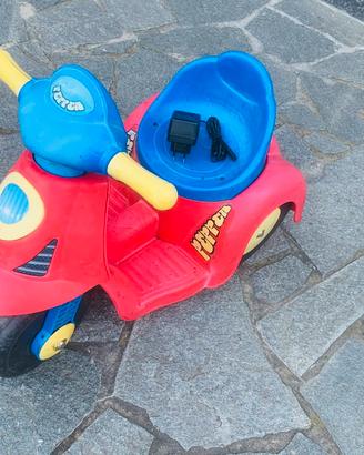 Moto bambino 6v (batteria nuova) + caricabatteria