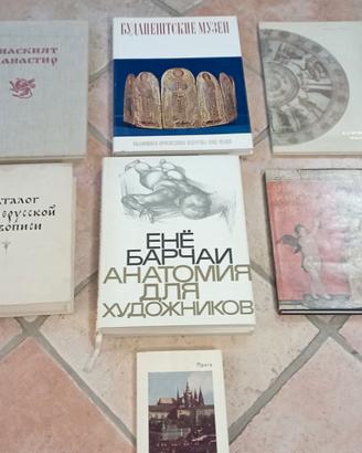 Libri d'arte in russo.