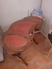 Scrivania in radica di noce