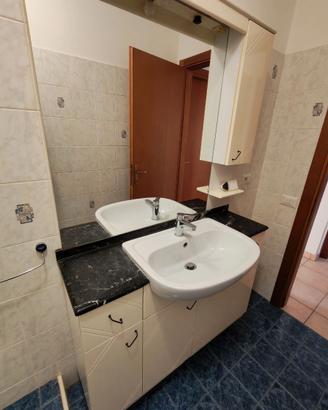 Mobile Bagno con Top Marmo Nero e Specchiere con