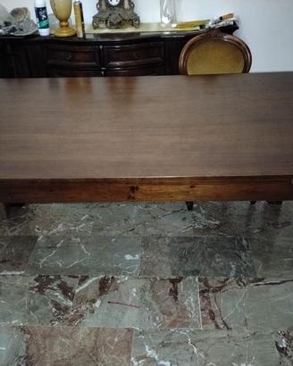 Tavolo di legno artigianale