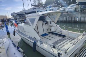 Chris Craft 25 Express Cruiser