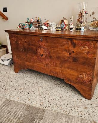 Cassapanca in legno