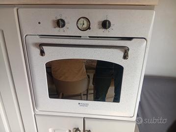forno,piano cottura, lavastoviglie, cappa,lavello 