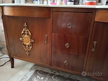 Mobile bagno a doppio lavabo.