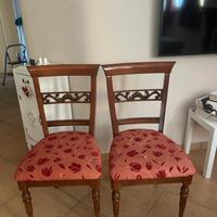 Coppia di sedie in legno con seduta imbottita e te