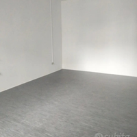 Locale ristrutturato a Nola uso negozio studio o