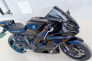 YAMAHA R7 700 12/2023 6800 KM