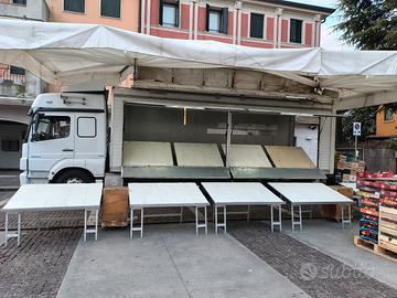 Autocarro adibito a mercato