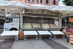 Autocarro adibito a mercato