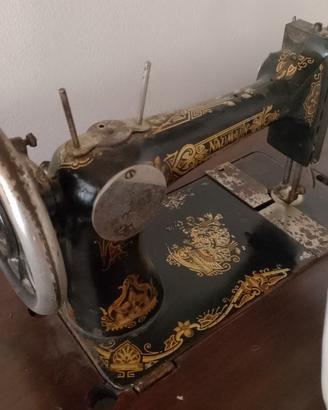 Macchina da cucire antica