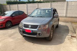 Suzuki Grand Vitara con gancio traino estraibile