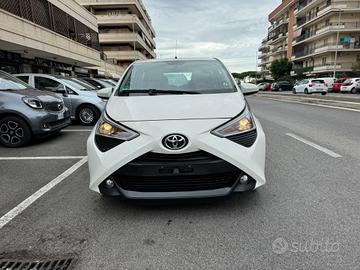 Toyota Aygo Connect 1.0 VVT-i 72 CV 5 porte x-play
