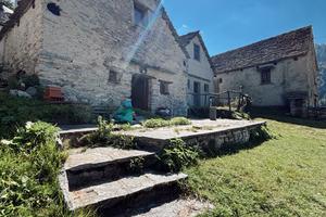 Baita in Valle Vigezzo, alpeggio Cortina