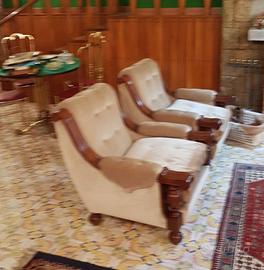 Divano, due poltrone e tavolo basso