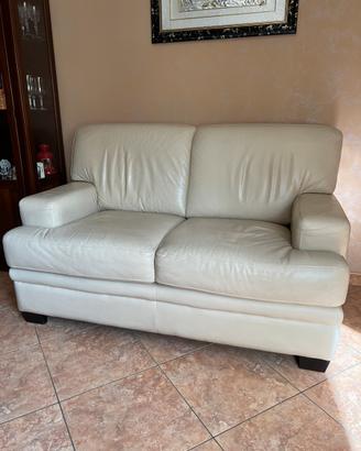 DIVANO IN PELLE.