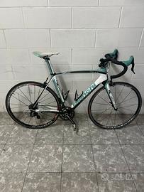 Bianchi Oltre 2011 full carbon – Campagnolo Chorus