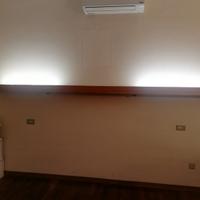 mensola con illuminazione 